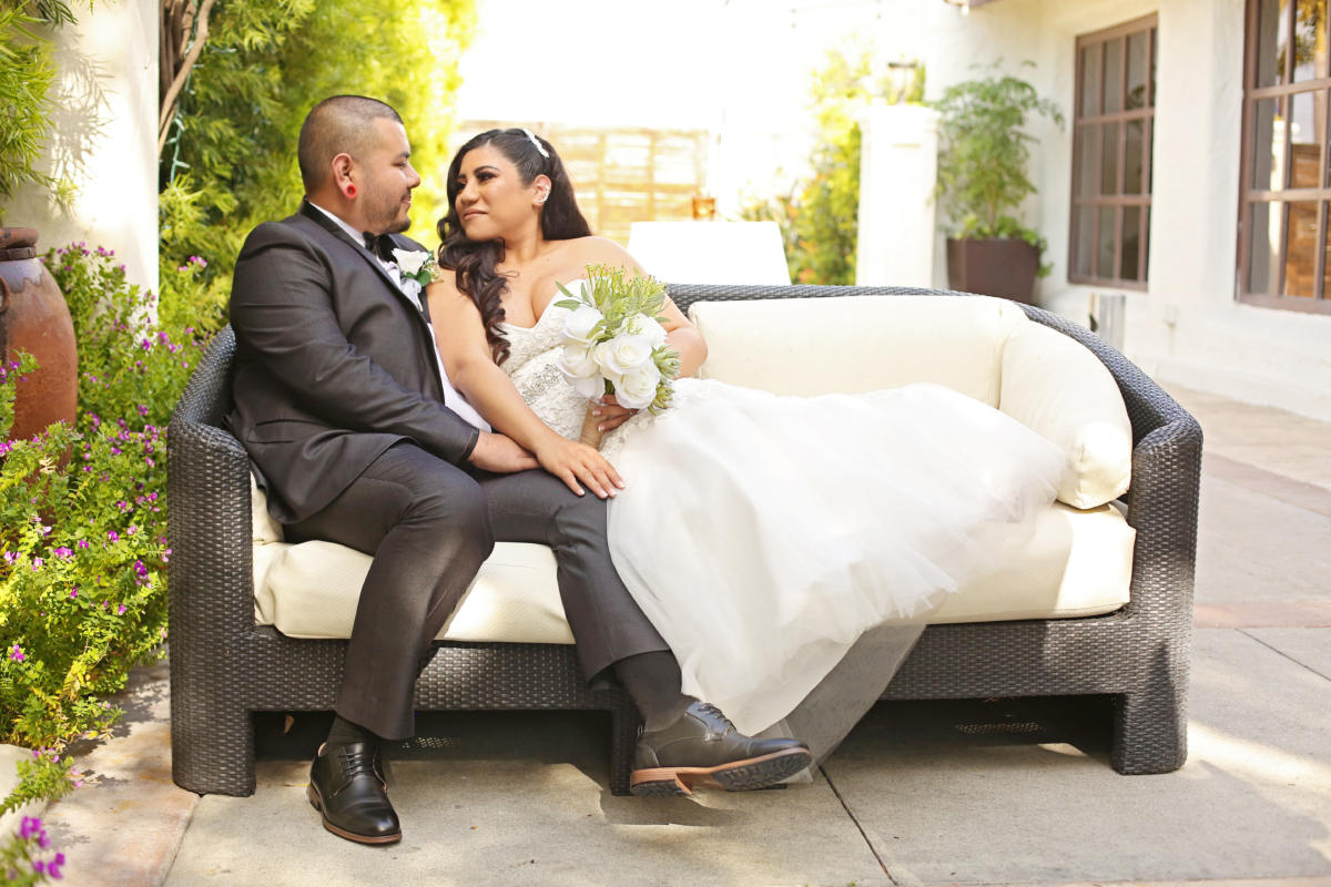 Sitting correctly for a plus size bride how to look thinner when sitting