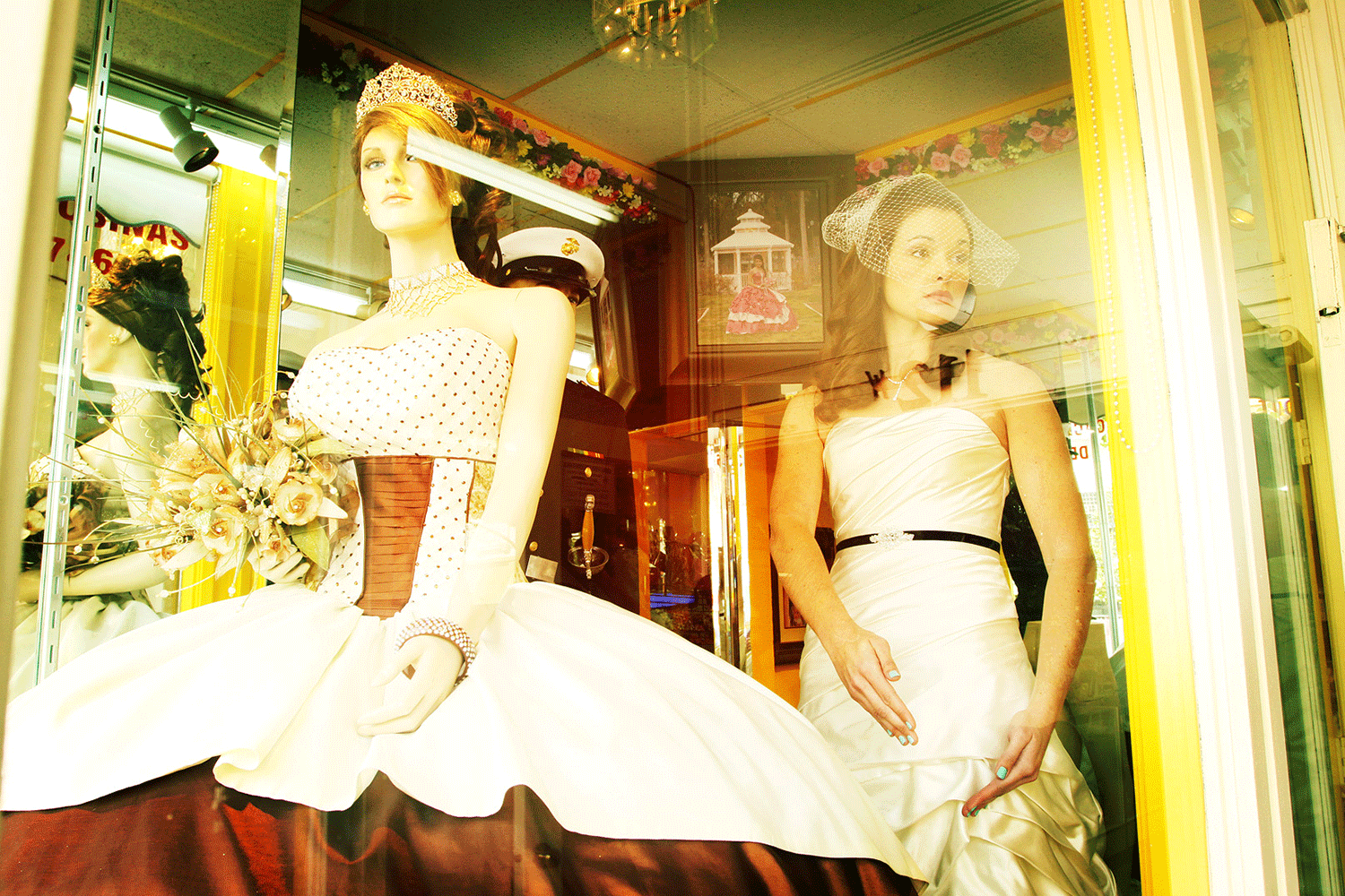 bride-in-window-santa-ana-quinceanera-shop2