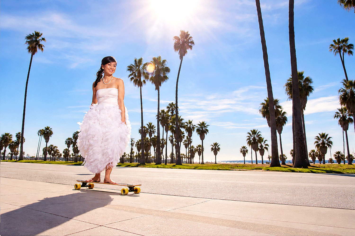 bride-on-skateboard-venice